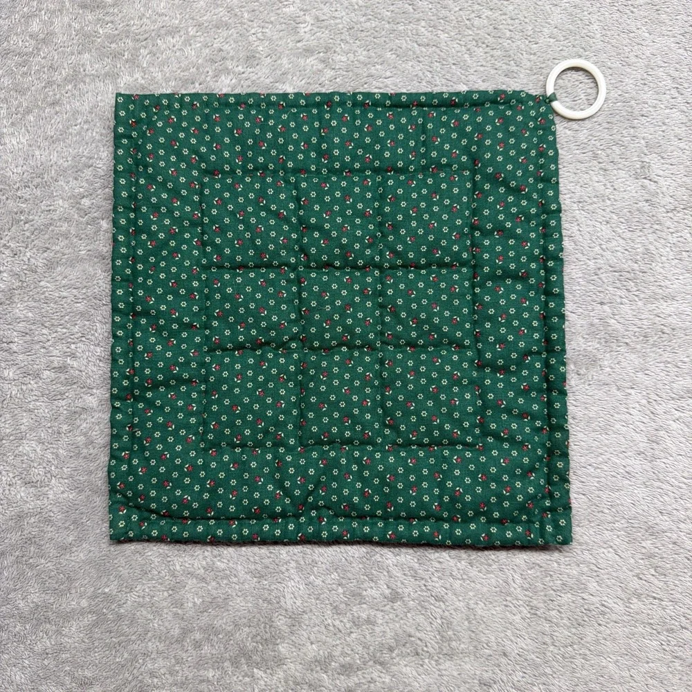 2 VTG Christmas Potholders Hot Pads Quilted 1990s Holly Wreath Holiday Decor